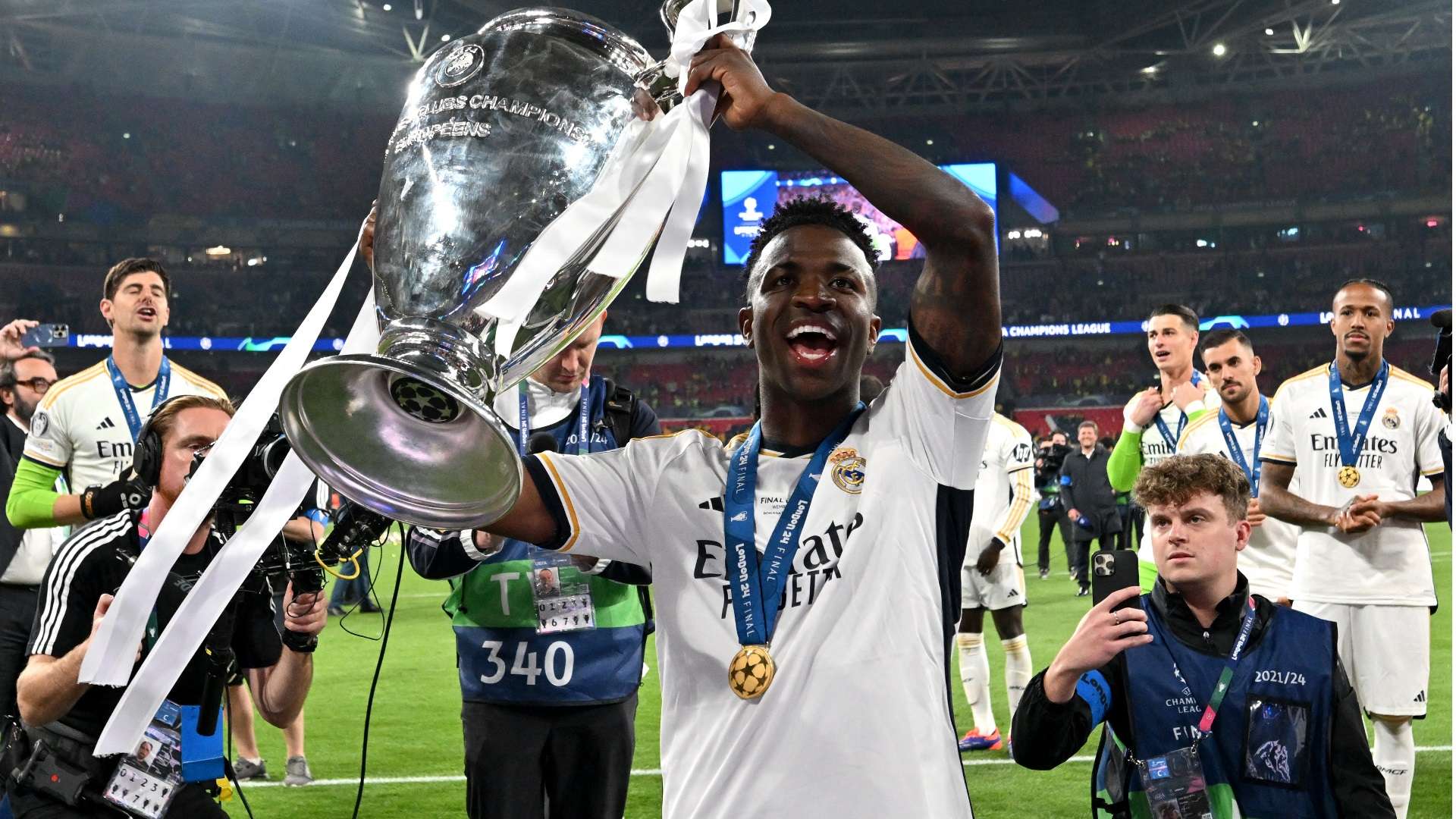 意天空：都靈後衛舒爾斯可能膝蓋韌帶斷裂.